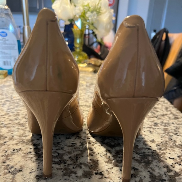 Jessica Simpson Patent Leather Heels - size 8 - Picture 4 of 6